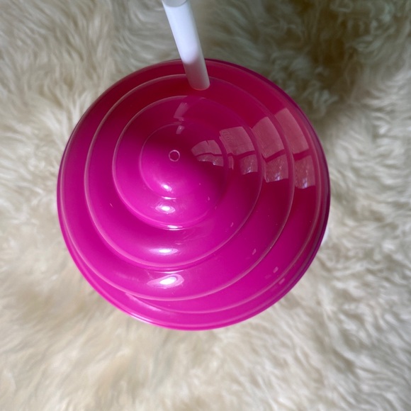 OVER SIZED PLASTIC CUP ICE CREAM CONE NOVELTY TUMBLER WITH STRAW - Picture 5 of 6